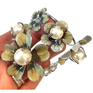 Floral Corsage-style Bracelet| Green Enamel Faux Pearls Scandinavian